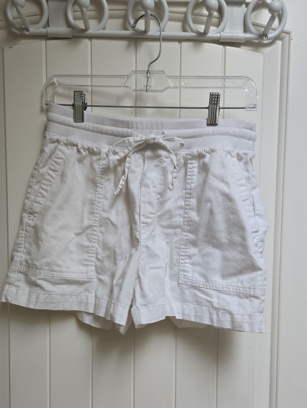 Gap XS Women's White Drawstring Athletic Shorts with Patch Pockets